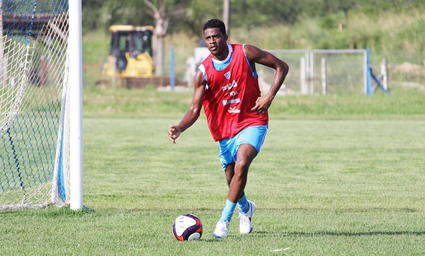 Com moral no Avaí, Betão reencontra Timão e diz que comemora em caso de gol