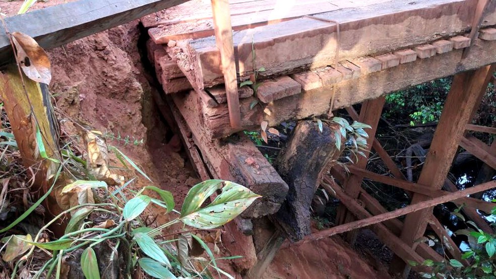 Cabeceira da ponte no quilômetro 670 da rodovia BR-156 rompeu (Foto: PRF/Divulgação)