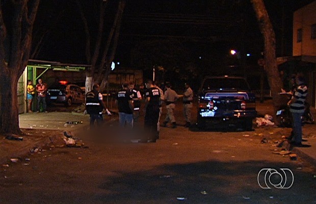 Homem morre após ser baleado em bar de Goiânia, Goiás (Foto: Reprodução/ TV Anhanguera)