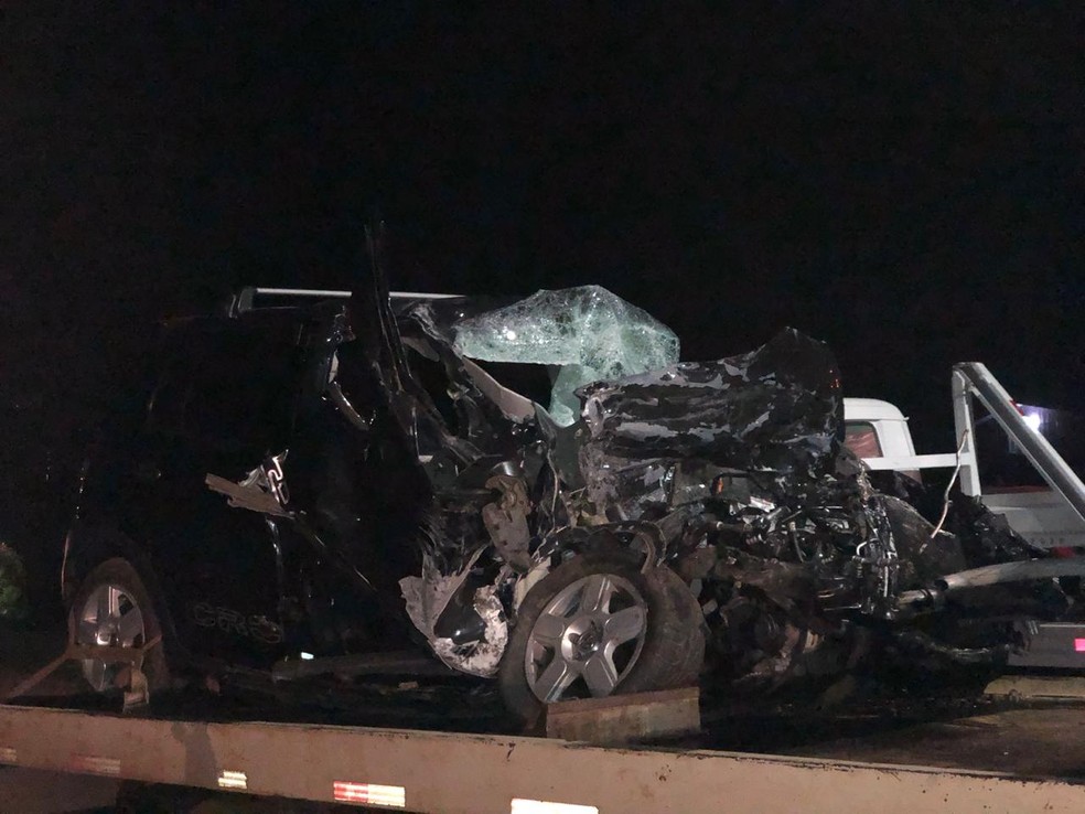 Carro onde as vítimas estava ficou destruído — Foto: Divulgação / Batalhão Rodoviário de Nonoai
