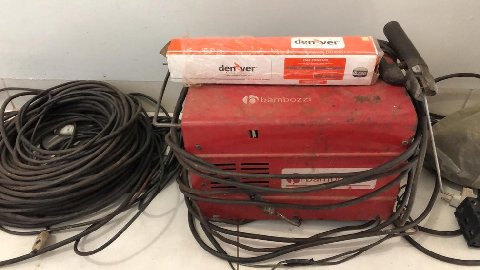 Máquina de solda também tinha sido levada pela dupla — Foto: Divulgação/Polícia Civil