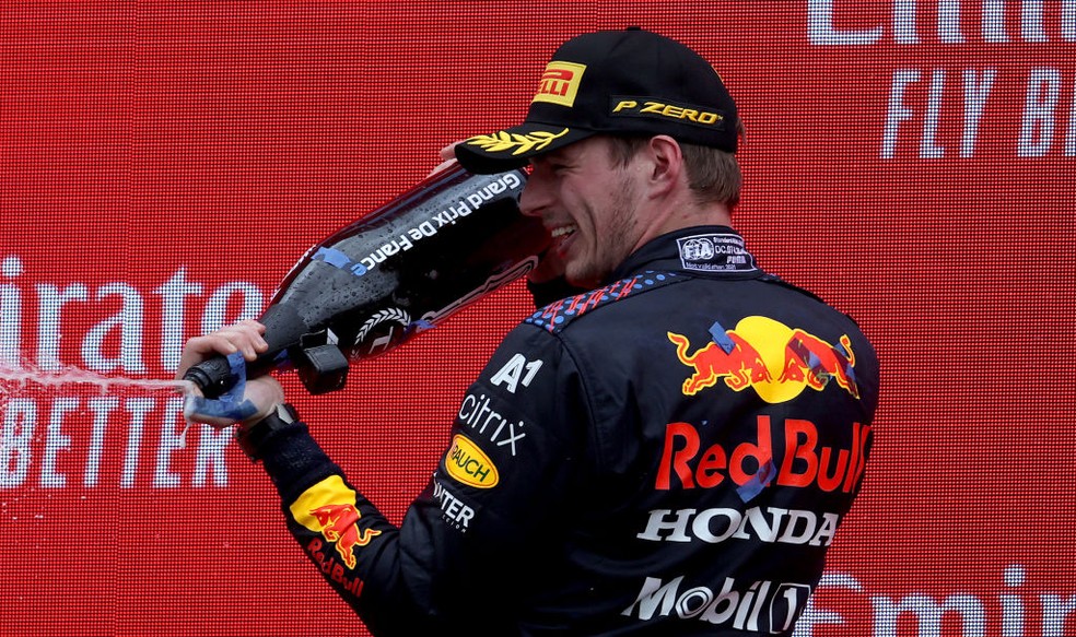 Max Verstappen comemora vitória no GP da França — Foto:  Clive Rose/Getty Images