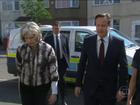David Cameron acompanha imigração em casa de estrangeiros ilegais