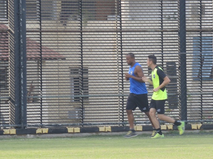 Airton e Diogo Barbosa Botafogo (Foto: Marcelo Baltar / GloboEsporte.com)