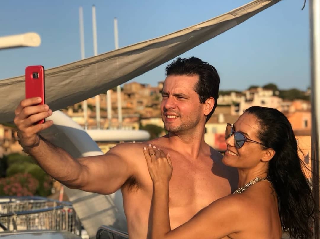 Alaor Paris e Monica Carvalho na Costa Smeralda (Foto: Reprodução/Instagram)