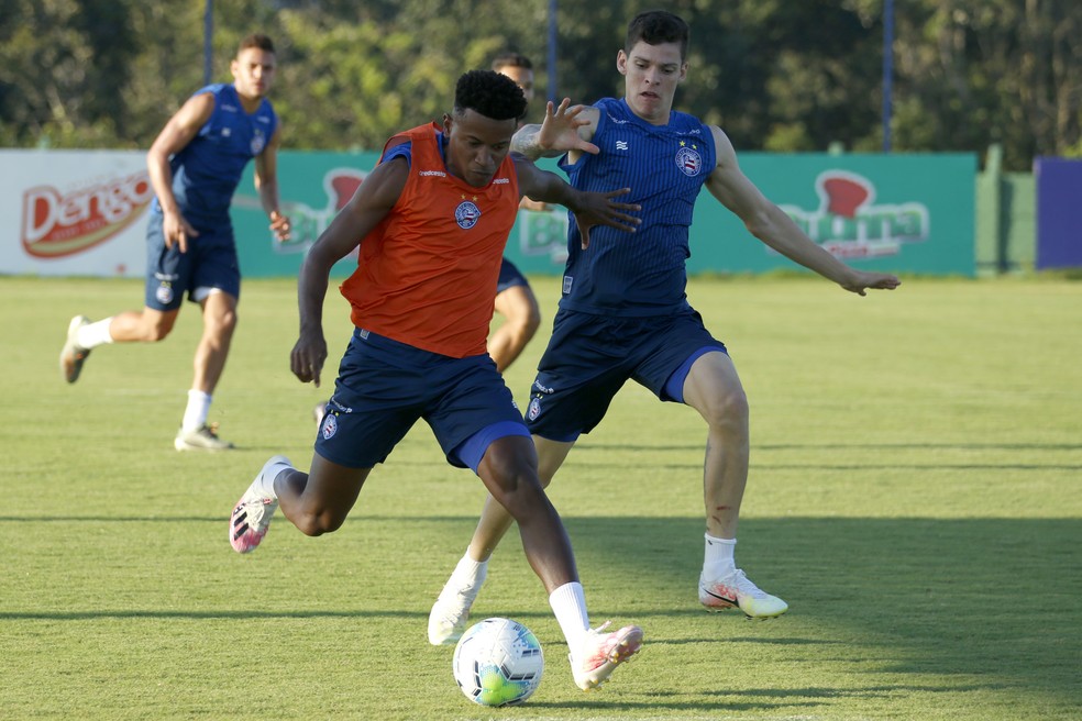 Eric Ramires e Ronaldo participam de trabalho no CT do Bahia — Foto: Felipe Oliveira / Divulgação / EC Bahia