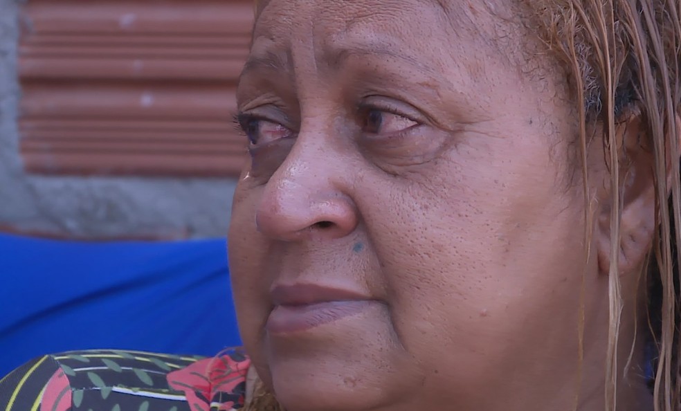 Avó de Mariana lamenta a morte da neta — Foto: Reprodução / TV Grande Rio