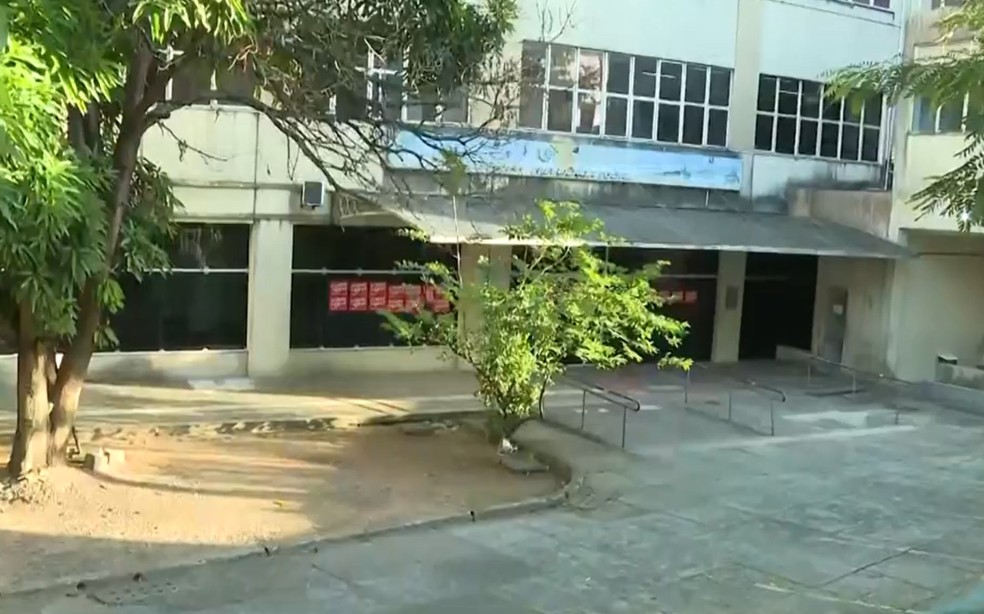 Posto do INSS no bairro de Brotas, em Salvador, com atendimento suspenso por causa da greve dos servidores — Foto: Reprodução/TV Bahia