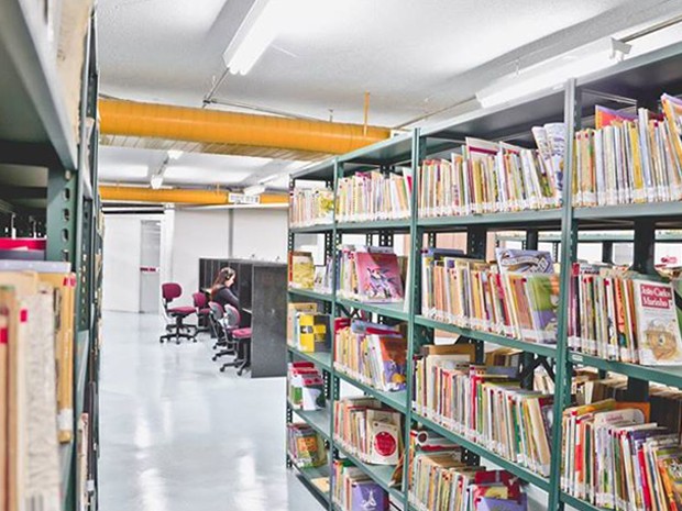Biblioteca Pública Juarez da Gama Batista, no Espaço Cultural, tem mais de 100 mil títulos no acervo (Foto: Max Brito/Divulgação)