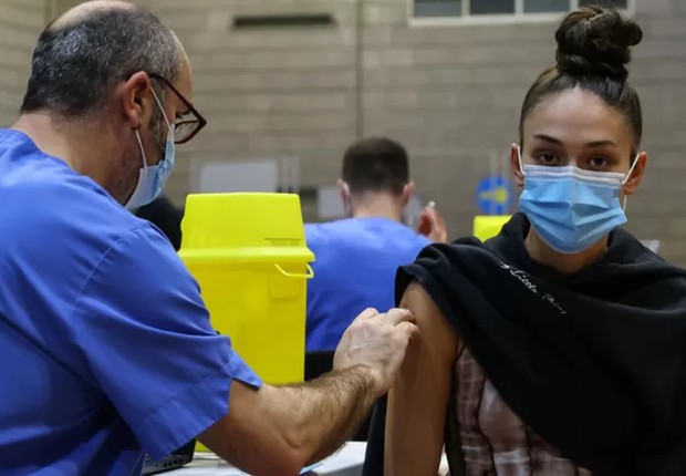 Posto de vacinação contra a covid-19 (Foto: Getty Images via BBC)