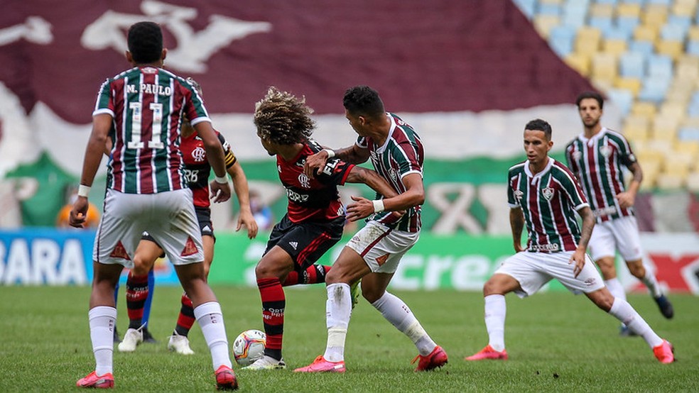 Odair povoou o meio de campo e mais uma vez ganhou o setor � Foto: Lucas Mer�on / Fluminense FC