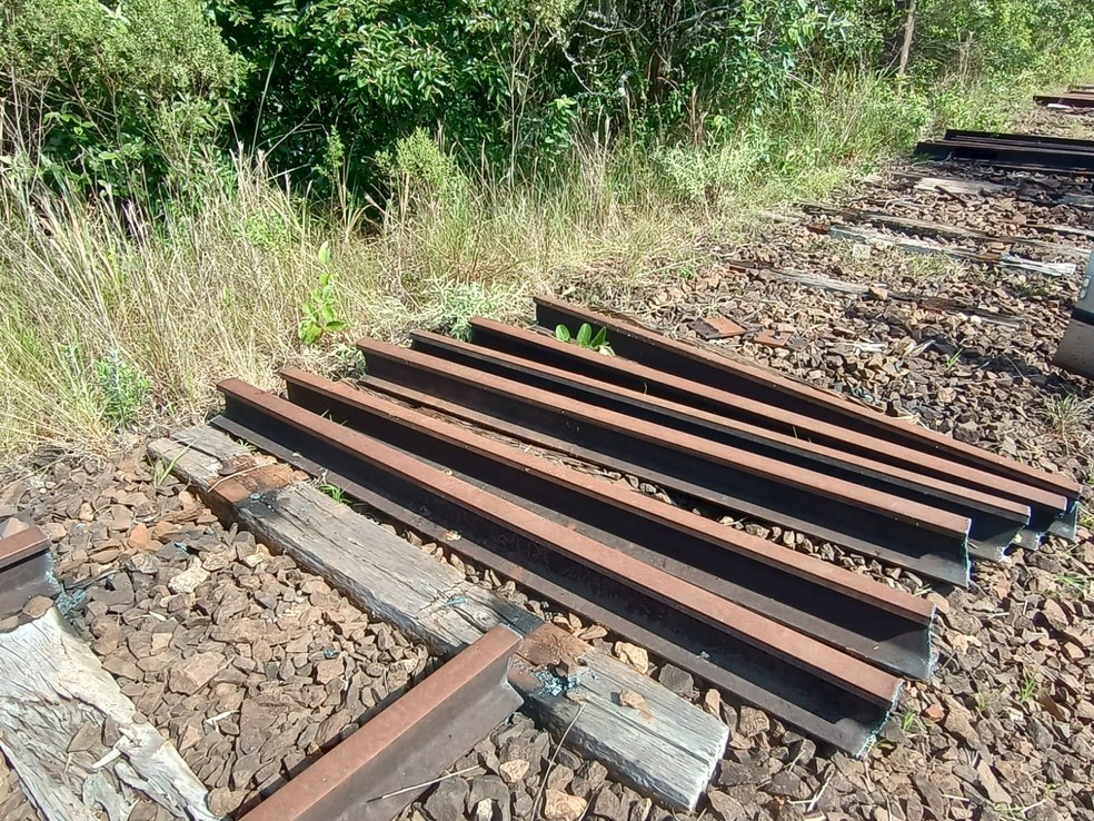 186 barras de aço foram furtadas na região da subestação Paula Souza, em Itatinga (SP) — Foto: Polícia Civil/Divulgação