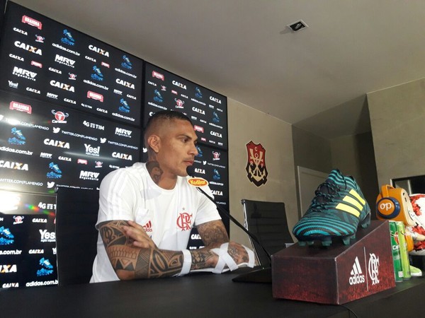 Vale a pena o Flamengo renovar com Guerrero? Listamos prós e contras