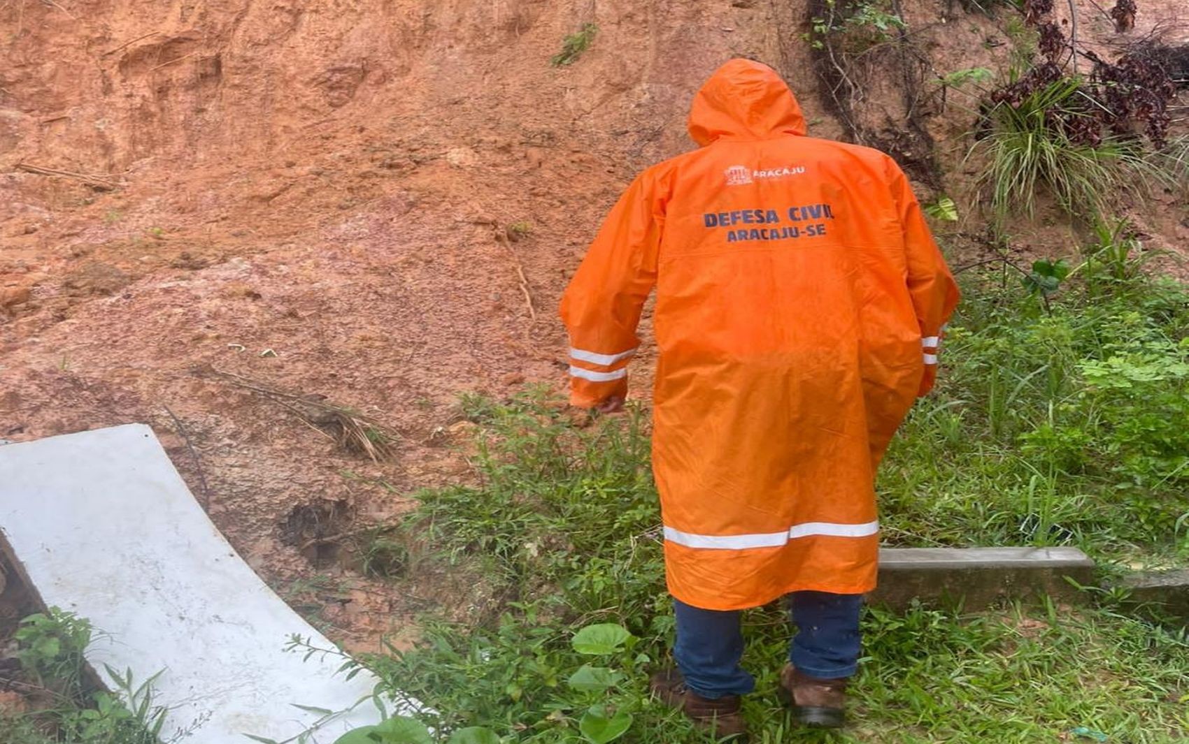 População de área de risco é atendida durante fortes chuvas em Aracaju