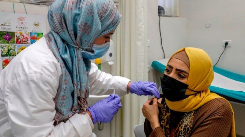 Apenas os palestinos que vivem em Jerusalém Oriental receberam vacinas (Foto: Getty Imagens via BBC)