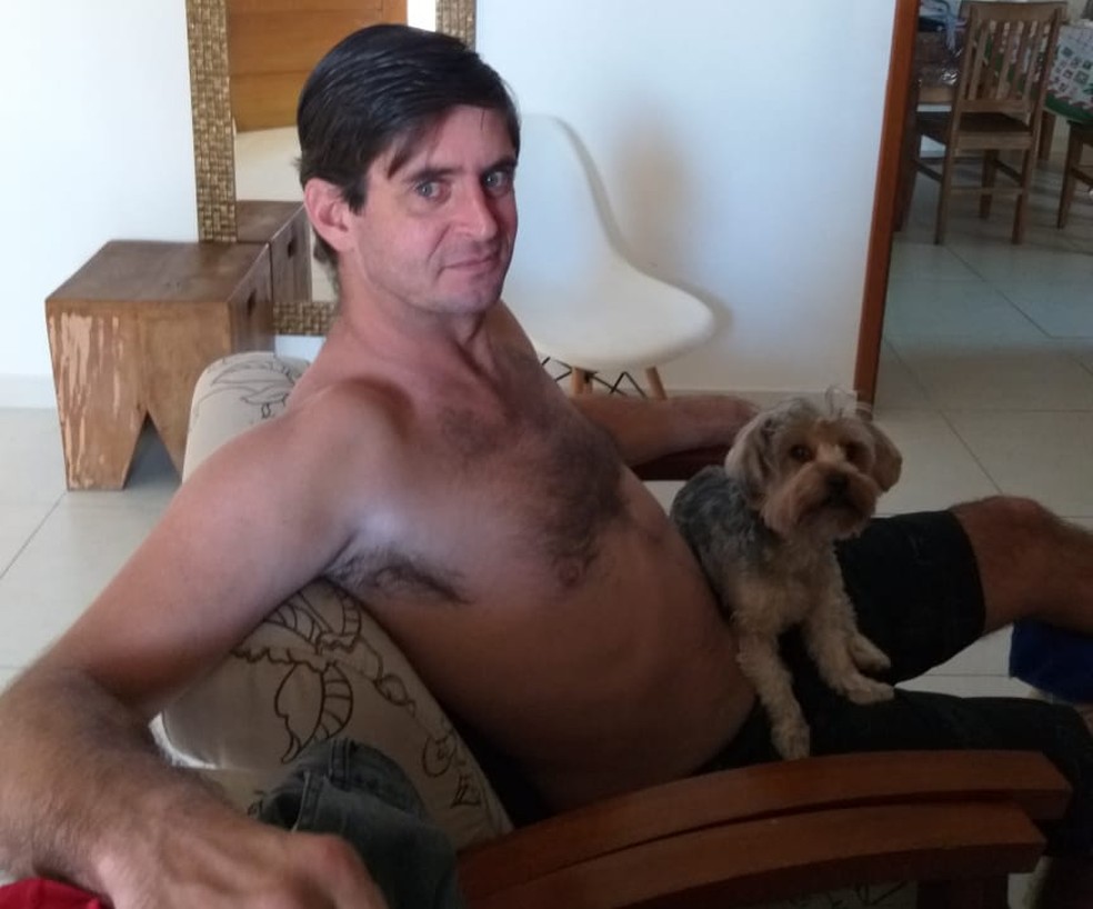 Newton passou a ter problemas com bebidas após ficar desempregado, segundo a mãe — Foto: Arquivo Pessoal
