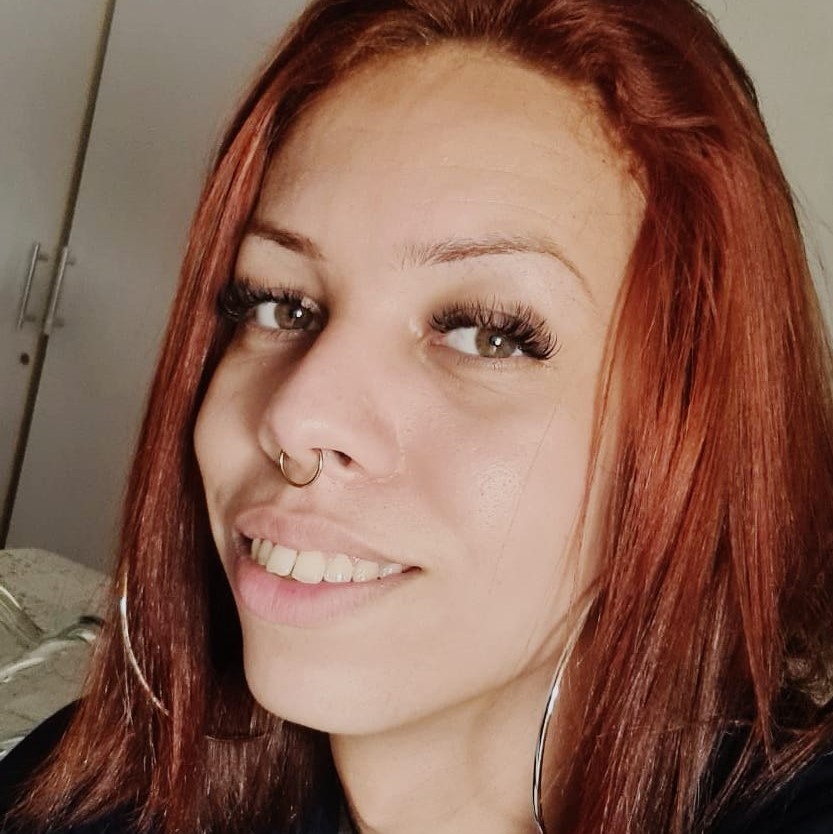 Mulher transexual relata desafios e importância de apoio na transição: 'as pessoas são maldosas'