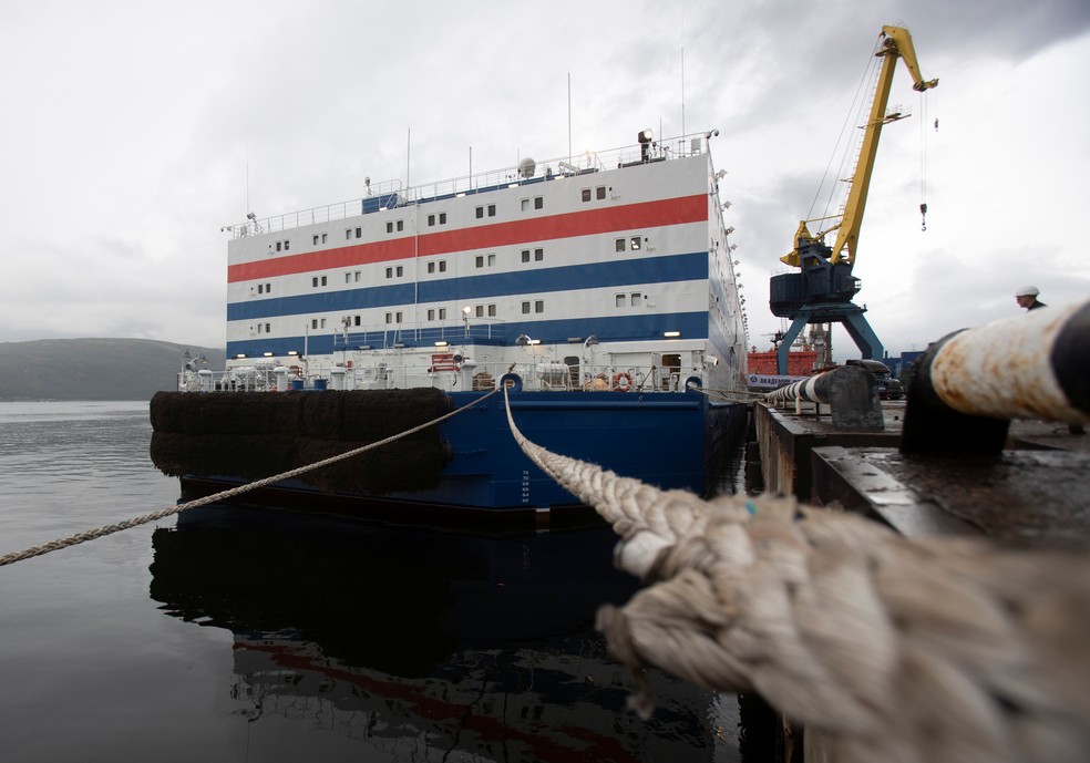 Usina nuclear flutuante está perto de zarpar na Rússia para cruzar o Ártico. — Foto: Maxim Shemetov / Reuters
