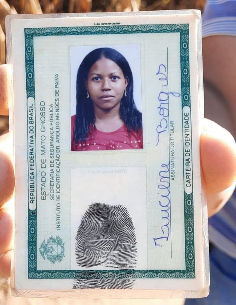 Luciene Borges, de 34 anos, tinha marcas de facada na região da barriga, rosto e pescoço — Foto: Divulgação