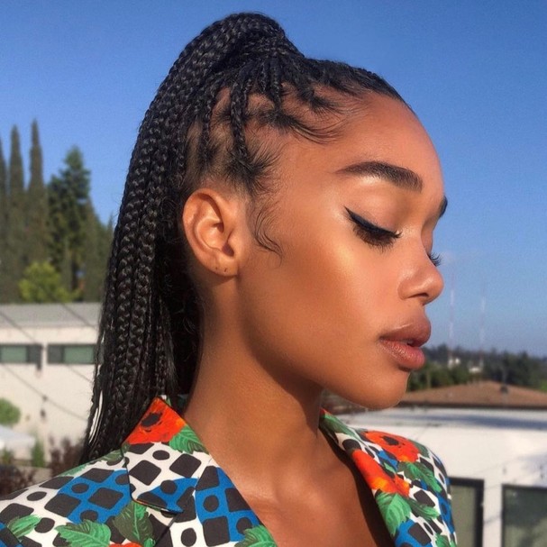 Knotless braids: tudo o que você precisa saber (Foto: Reprodução / Instagram @lauraharrier) Knotless braids: tudo o que você precisa saber (Foto: Reprodução / Instagram @lauraharrier)