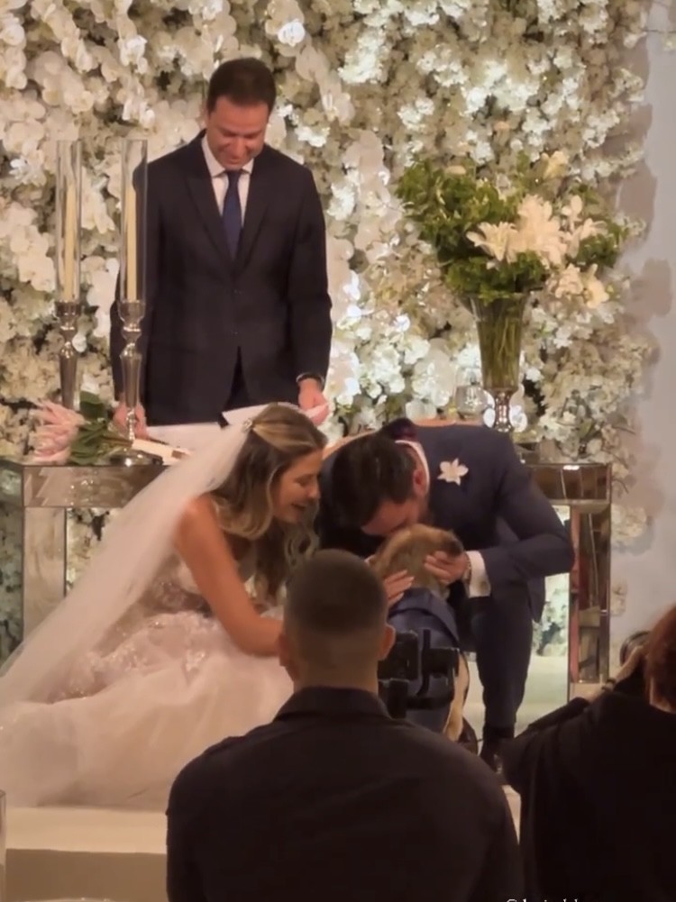 Dani Calabresa explica ausência de amigos famosos no casamento e conta ...