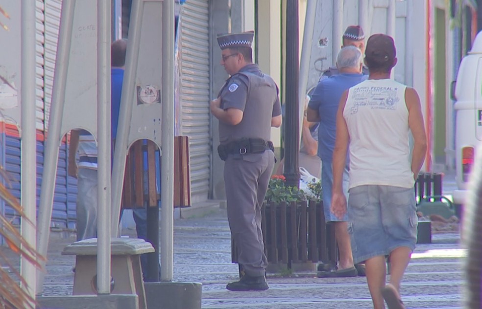 Prefeitura alterou regras de funcionamento de comércios considerados essenciais — Foto: TV TEM/Reprodução