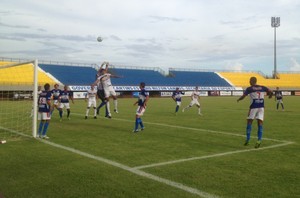 Tocantins goleia o Palmas com o placar de 5 a 1 no estádio Nilton Santos (Foto: Camila Rodrigues/GloboEsporte.com)