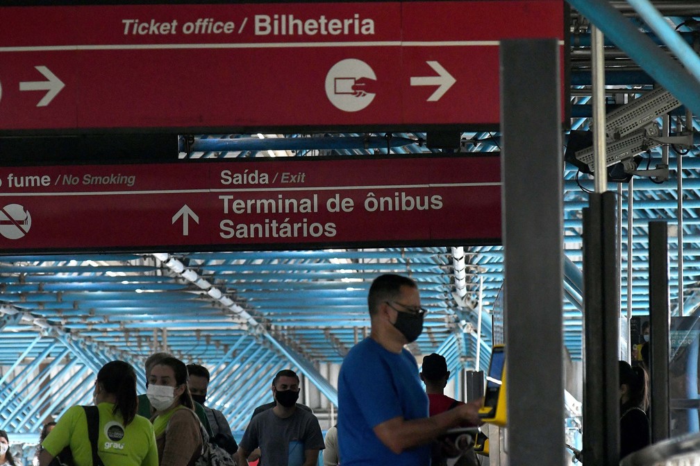 Movimentação em estação do Metrô em São Paulo, nesta segunda-feira, 4 de outubro de 2021 — Foto: PAULO MARQUES/PHOTOPRESS/ESTADÃO CONTEÚDO