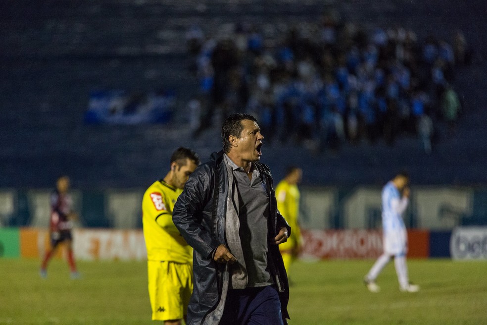 Adilson Batista após o empate do Londrina com o Bahia. — Foto: Ricardo Chicarelli/ Londrina EC.