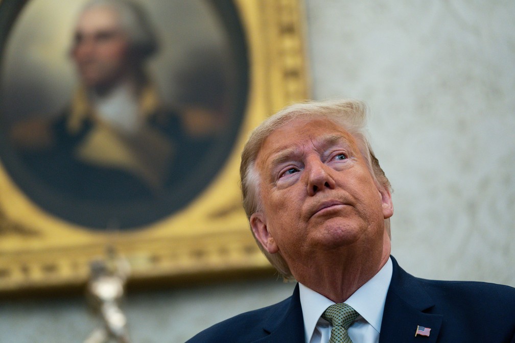 Presidente dos Estados Unidos, Donald Trump, participa de reunião com o premiê irlandês, Leo Varadkar, na Casa Branca, na quinta-feira (12) — Foto: Evan Vucci/AP