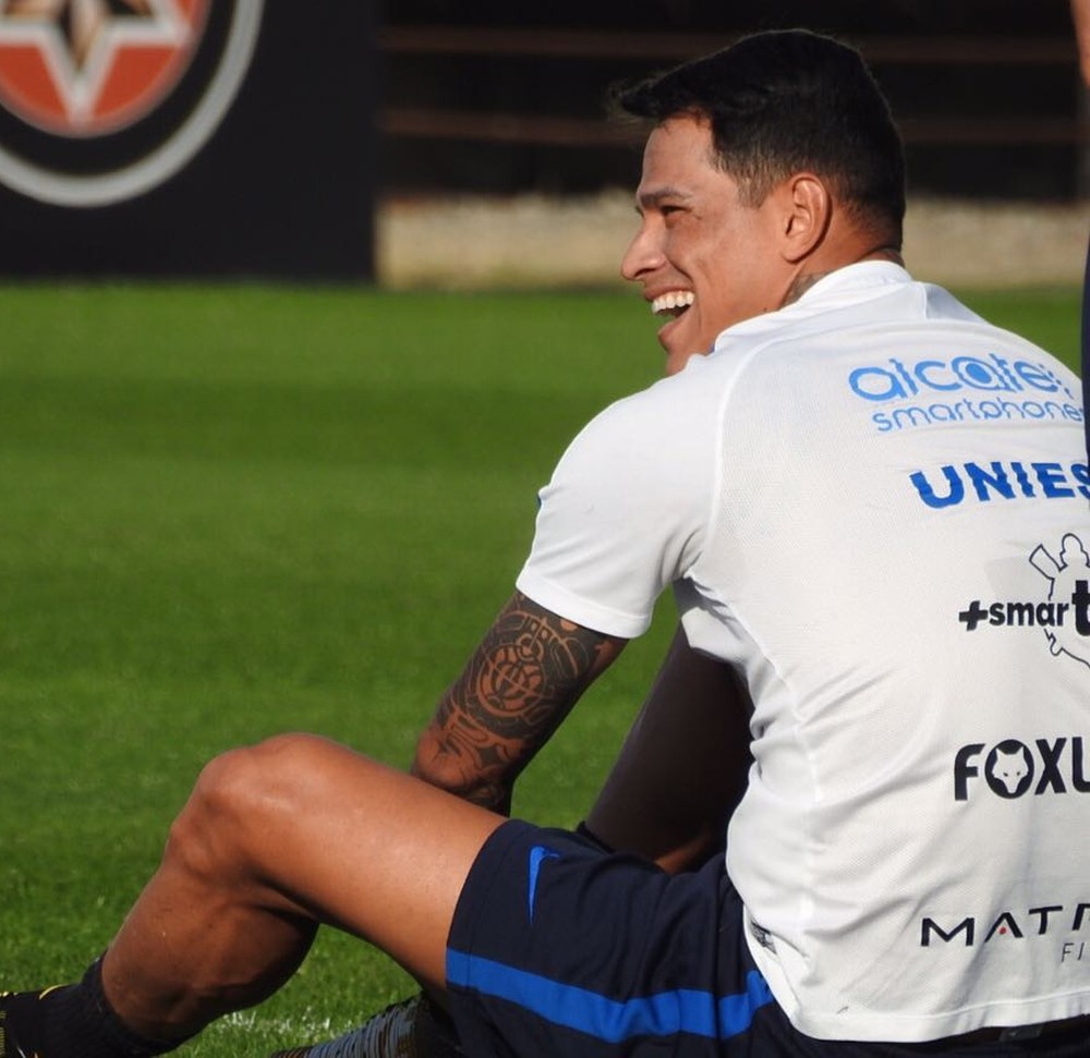 Titular após cinco meses, Giovanni Augusto tenta reação no Corinthians