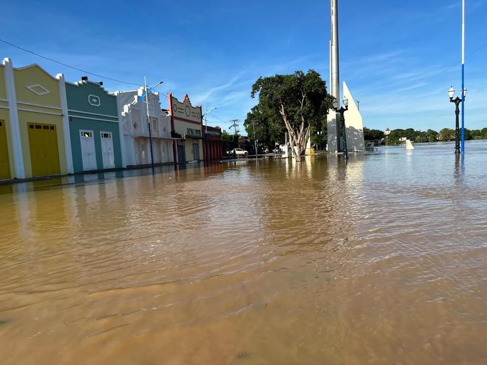 Pelos menos 37 bairros da zona urbana de Rio Branco estão atingidos pela enchente — Foto: Cassius Afonso/Rede Amazônica