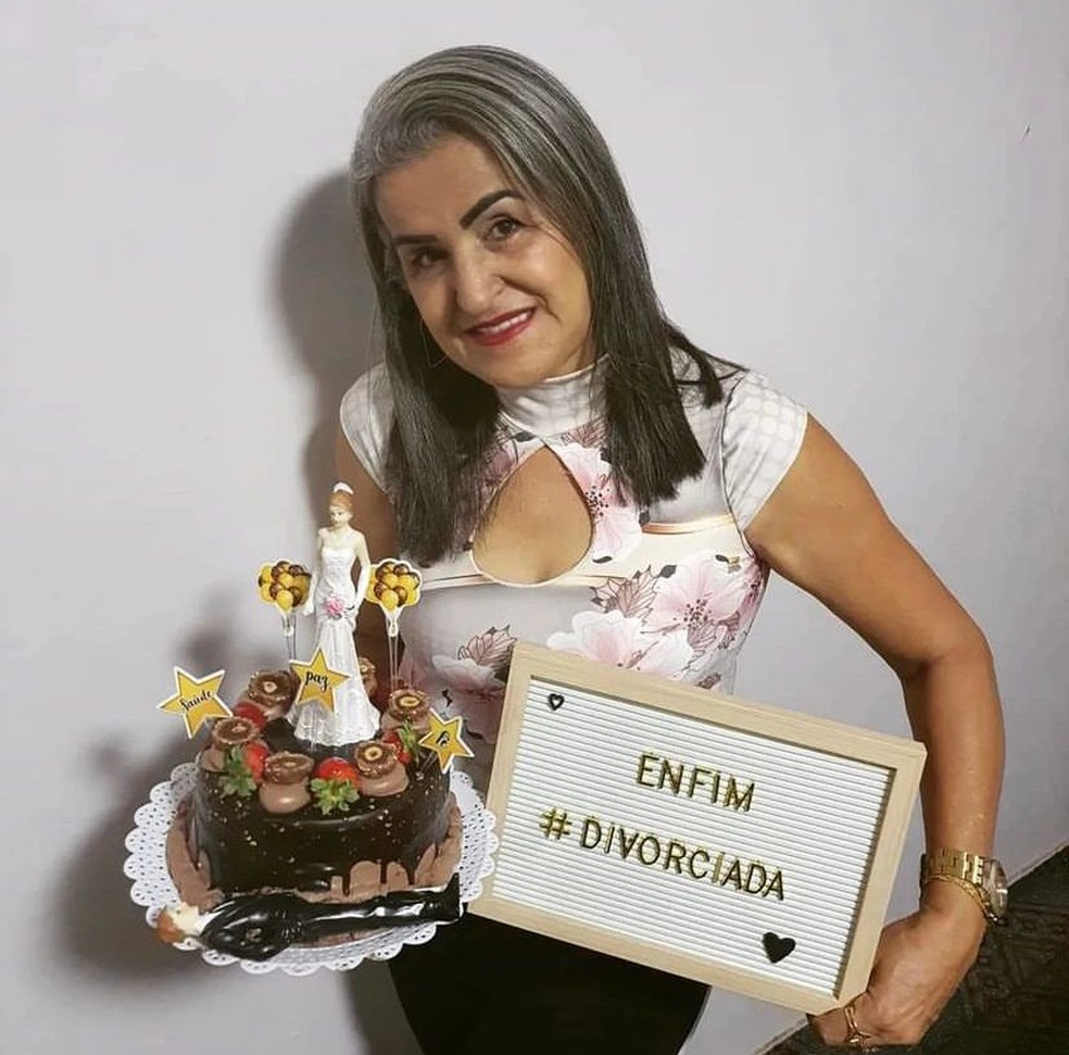 Tânia Lacerda, de 55 anos, comemorou o divórcio de um casamento abusivo, no DF — Foto: Instagram/Reprodução