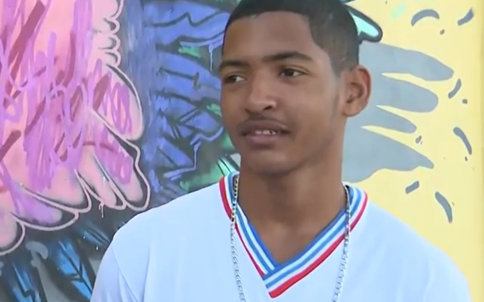 Estudante viraliza após fazer apelo a professor em feira de saúde em Salvador — Foto: Reprodução/TV Bahia