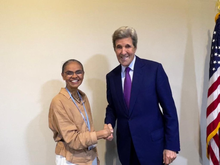 Marina Silva se encontra com o representante especial dos EUA para o Clima, John Kerry, na COP27