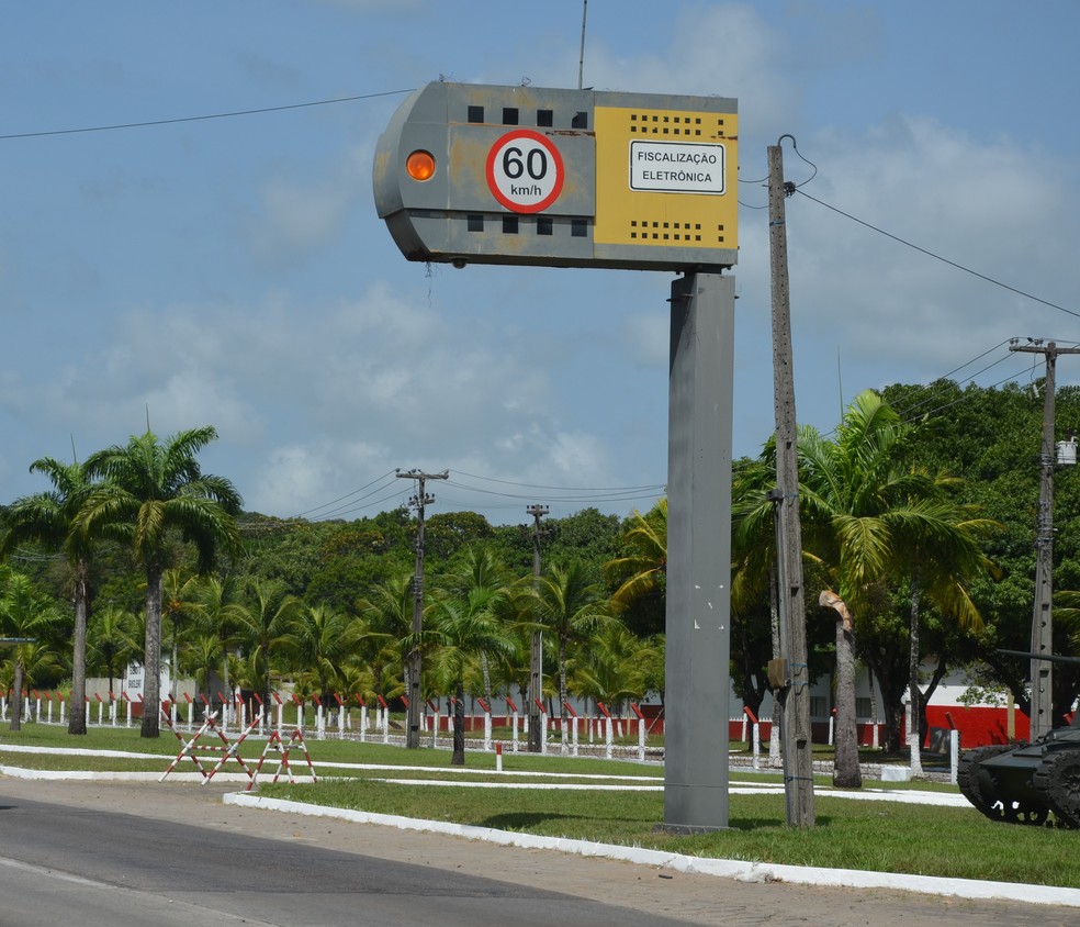 Lombada eletrônica na BR-232, em Pernambuco — Foto: DER-PE/Divulgação