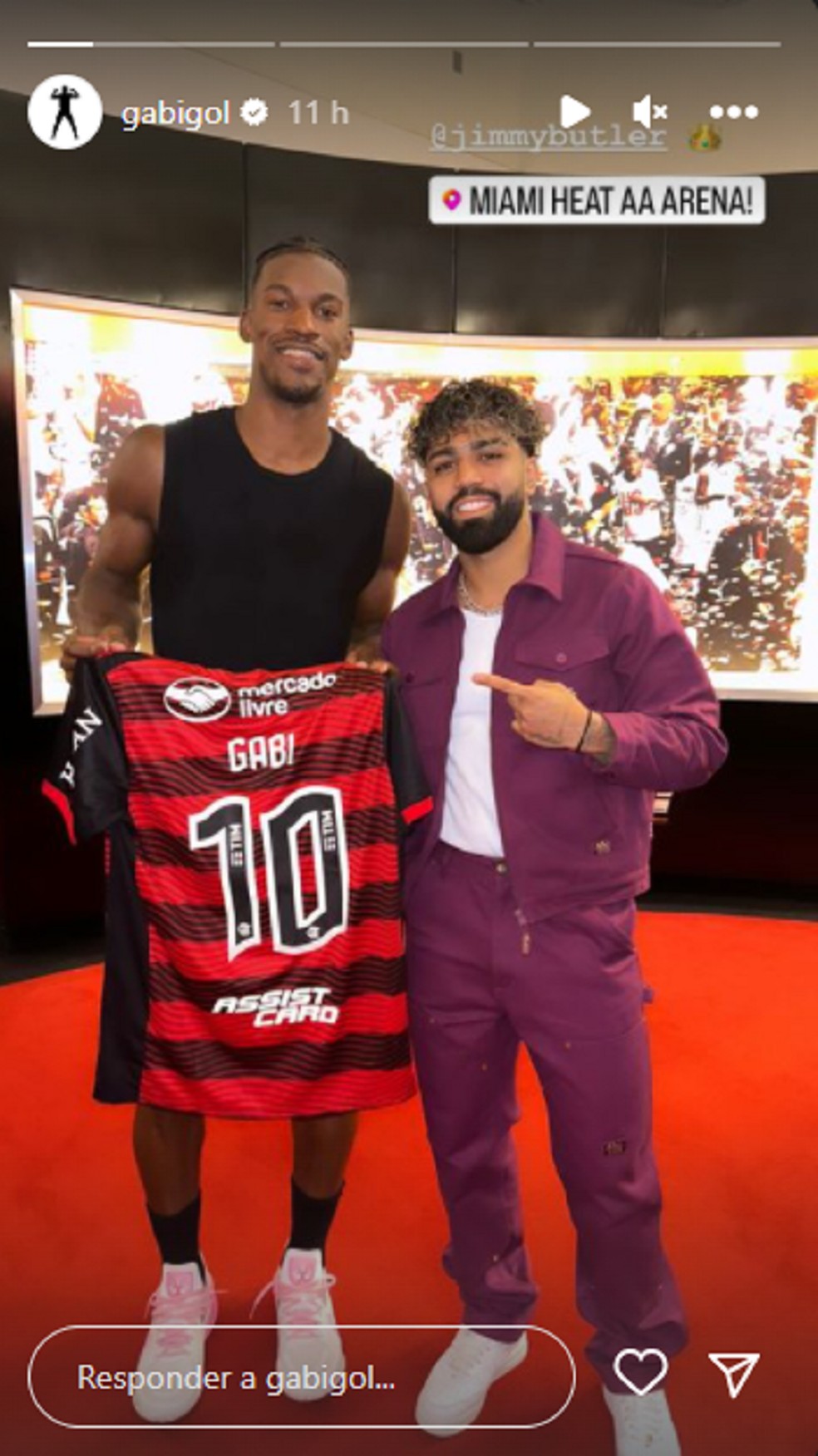 Gabigol presenteou o ala Jimmy Butler, do Miami Heat — Foto: Reprodução