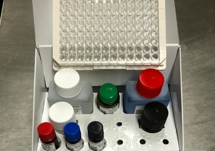 Kit de reagentes usados no teste imunoenzimático (Foto: Alfredo Mendrone-Junior/Fundação Pró-Sangue )