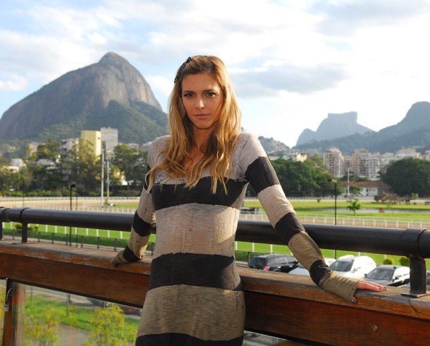 Fernanda Lima com o Rio de Janeiro ao fundo (Foto: João Miguel Júnior/TV Globo)