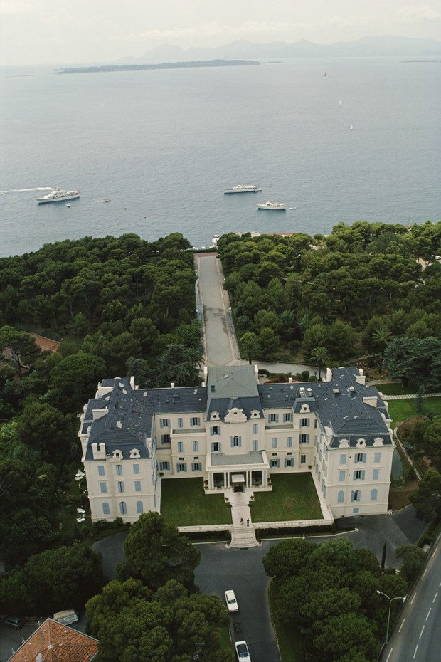 An aerial view of the Hotel du Cap Eden-Roc, Antibes, France, August 1976. (Photo by Slim Aarons/Hulton Archive/Getty Images) (Foto: Getty Images)
