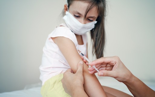 Pfizer vai pedir autoriza&ccedil;&atilde;o para uso emergencial da vacina em crian&ccedil;as de 5  a 11 anos em setembro, nos EUA - Revista Crescer | Sa&uacute;de