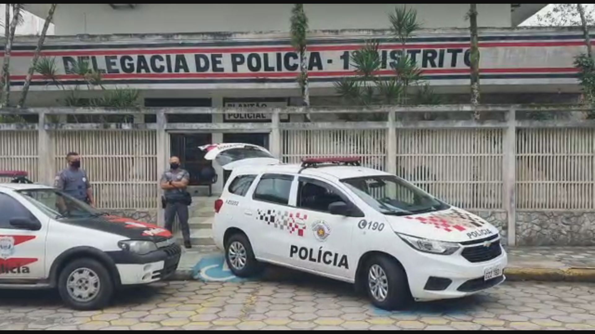 Dois homens são presos suspeitos de amarrar e amordaçar família durante assalto no litoral de SP