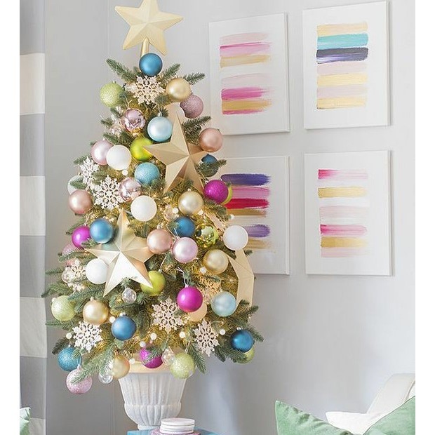 Árvore de Natal colorida: 7 inspirações para testar em casa