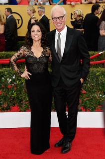 Julia Louis-Dreyfus e seu marido, Brad Hall, comemoraram seu 29º aniversário de casamento em 25 de junho. A estrela de Seinfeld está aí pra provar que os casais de Hollywood podem mesmo resistir ao tempo.