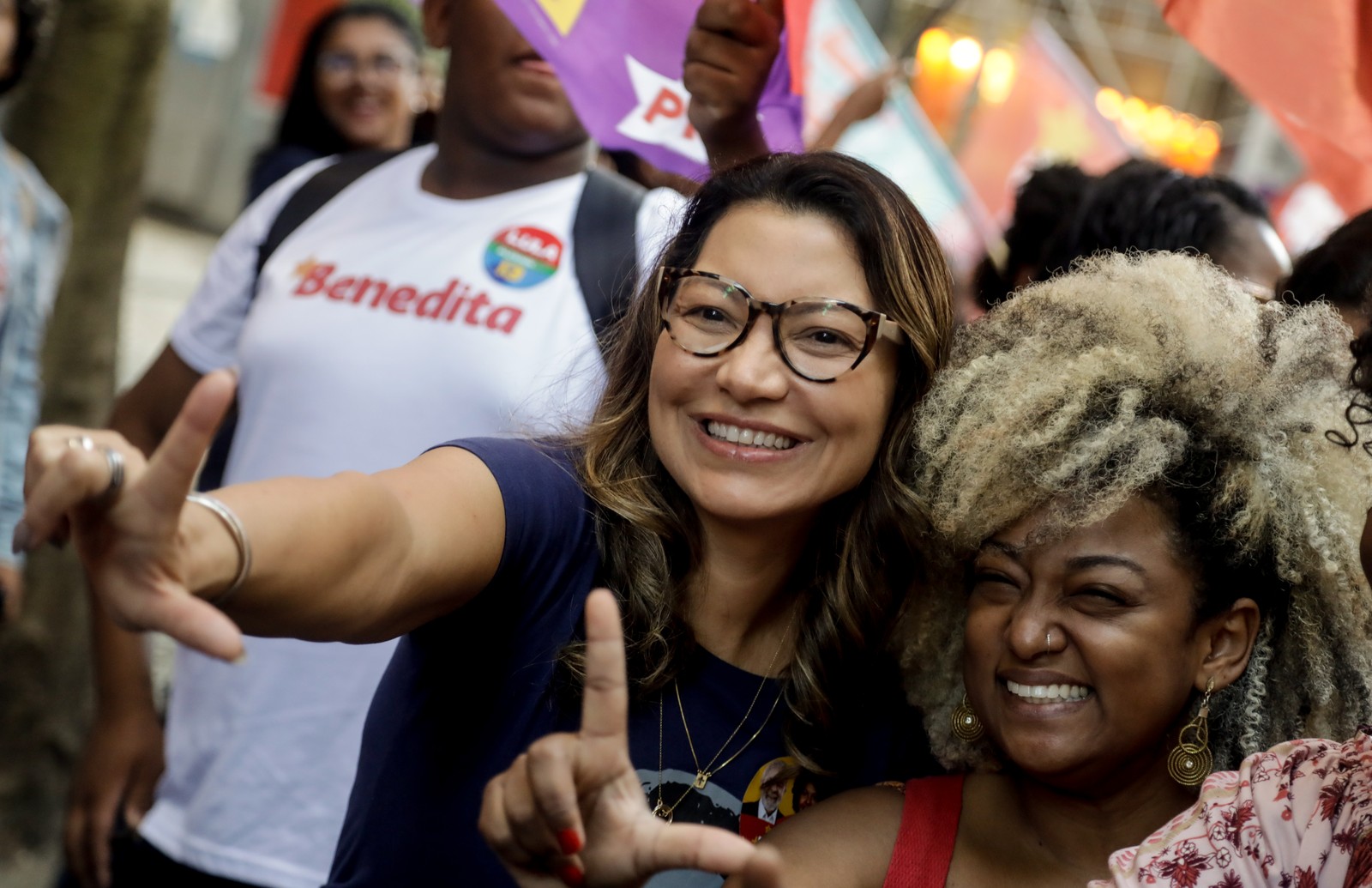 Janja foi tietada por eleitoras no Centro do Rio durante caminhada das mulheres — Foto: Gabriel de Paiva/Agência O Globo