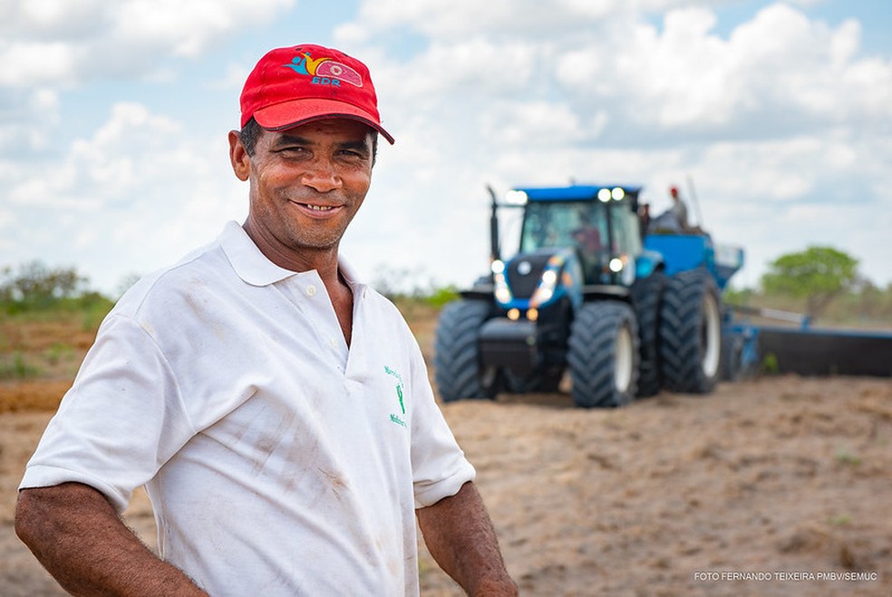 João Bosco está animado para ampliar a produção de hortifrúti no PA Nova Amazônia. — Foto: PMBV.