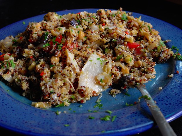 Salada de quinoa, bacalhau  e legumes grelhados   (Foto: André Lima de Luca)