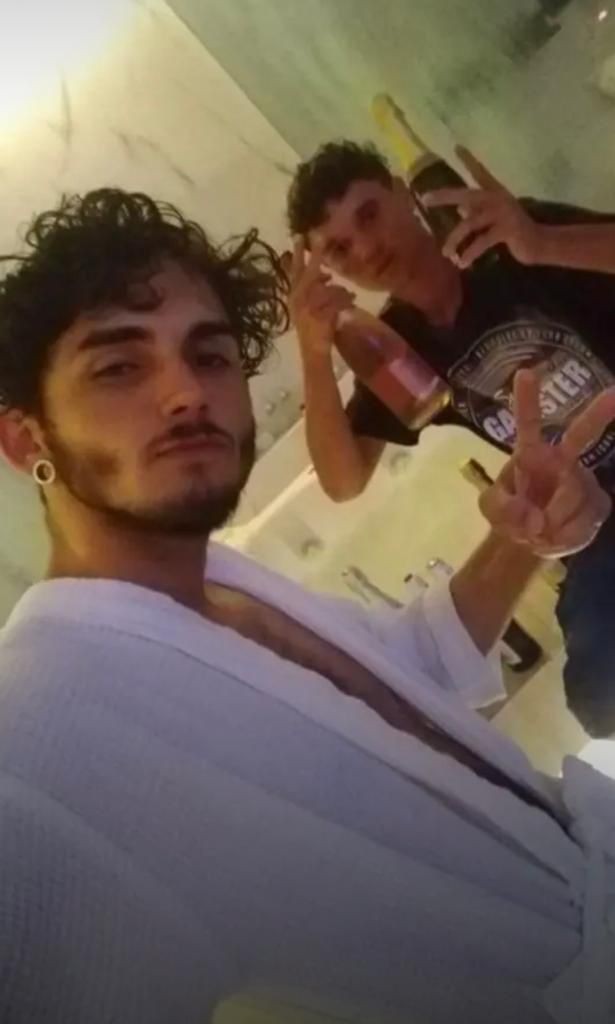 Polícia prende dupla suspeita de roubar homens gays durante encontros marcados por aplicativo, no DF