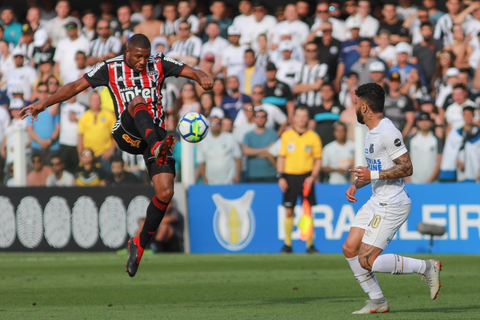 Jucilei atuou no empate do São Paulo contra o Santos no último domingo — Foto: Ricardo Moreira/Fotoarena/Estadão Conteúdo