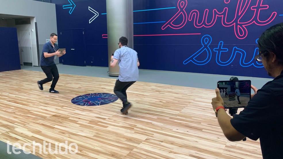 Apple aposta em apelo de Realidade Aumentada durante jogos — Foto: Reprodução/Apple